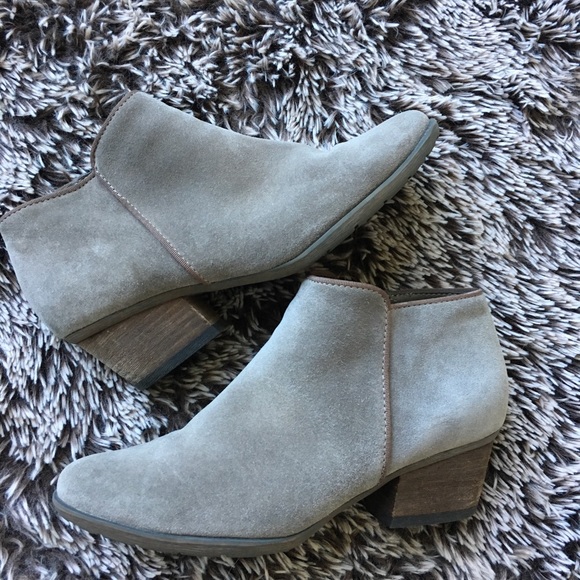 Blondo Shoes - Blondo suede ankle boots waterproof sz 7.5 gray